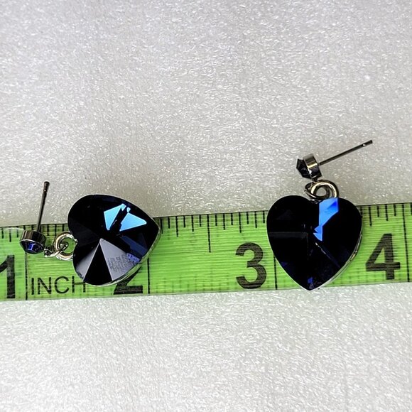 Heart Shaped Mini Earrings - Picture 7 of 8